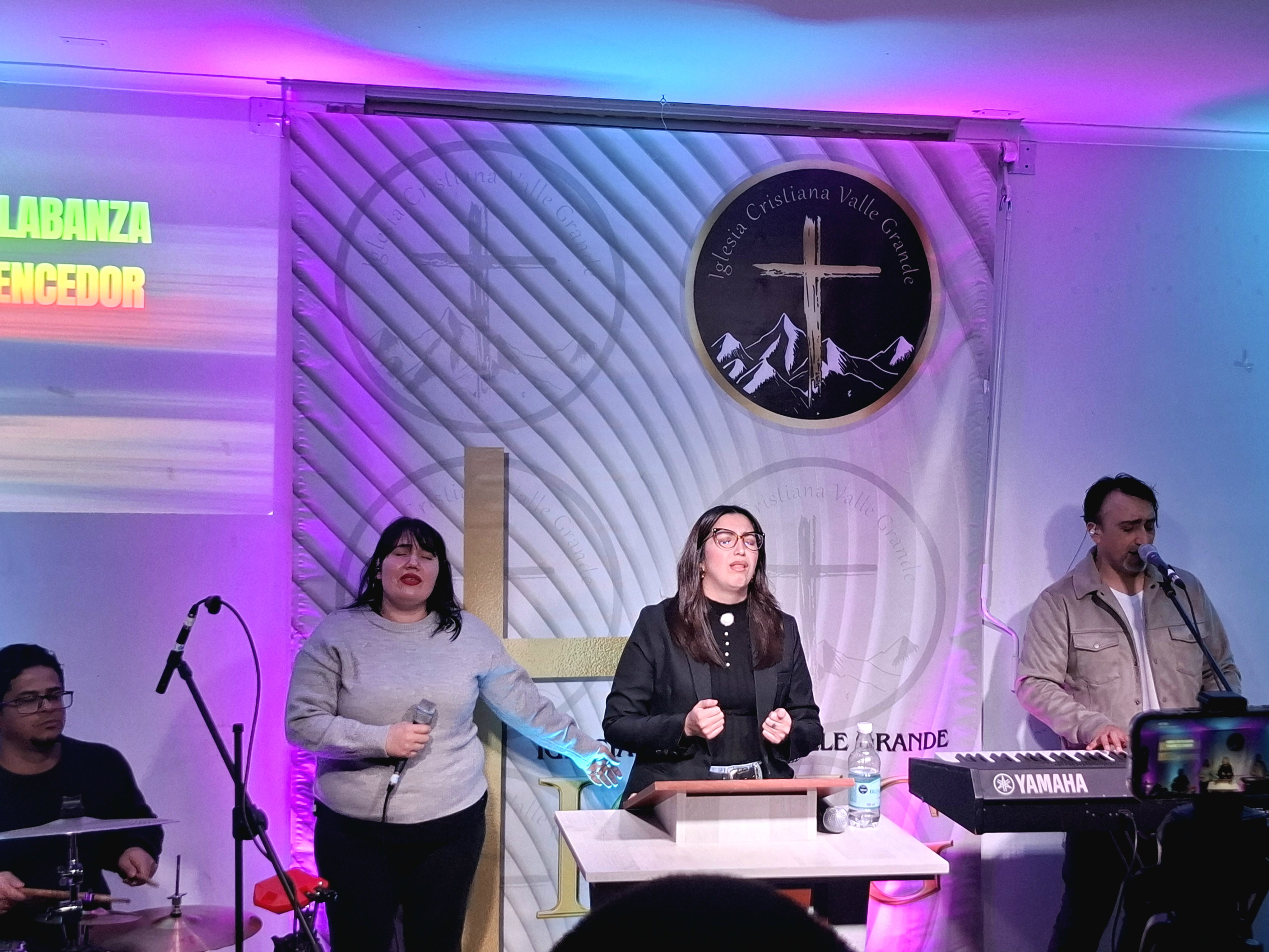 Equipo de alabanza de Iglesia Cristiana Valle Grande